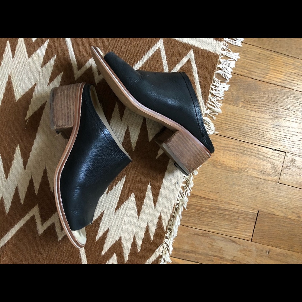 Stacked leather heel black mule